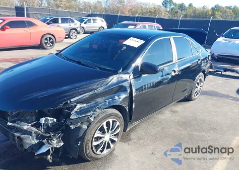 2015 Toyota Camry Le z USA, uszkodzony, nr VIN 4T1BF1FK2FU485034